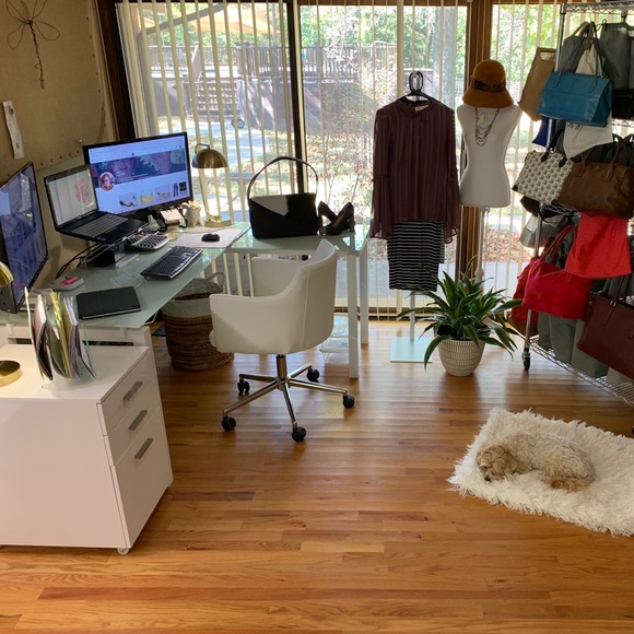 April Scott, Posh Ambassador🦚 - Picture 1 of 3